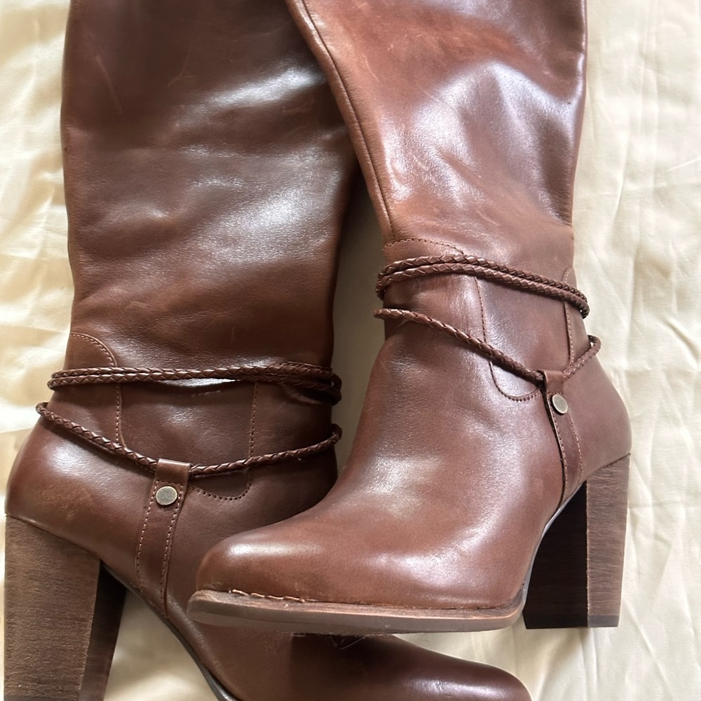 Beautiful Ugg heeled boots